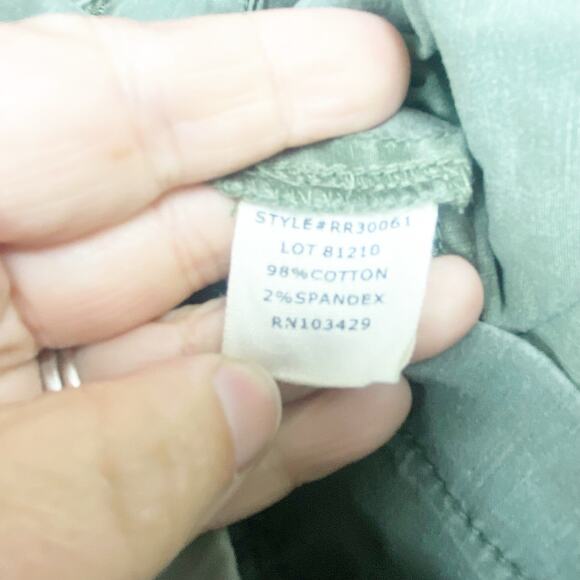 Marrakech 25 Womens Green Cotton Blend Mid Rise Flat Front Cuffed Chino Short - Picture 6 of 7